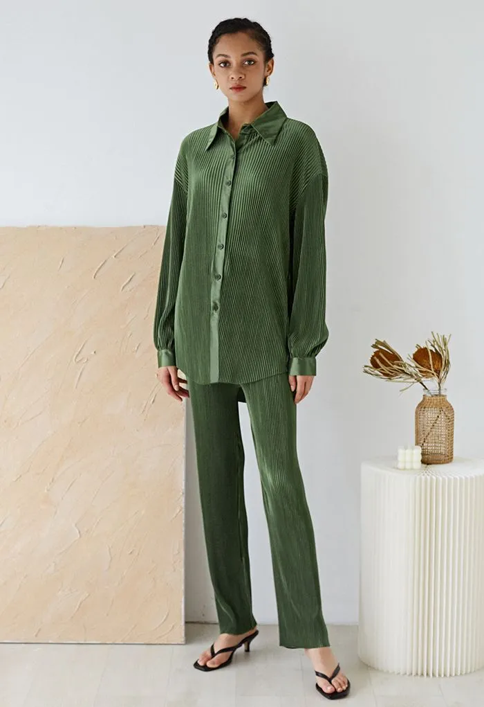 Ensemble chemise plissée plissée et pantalon en vert armée